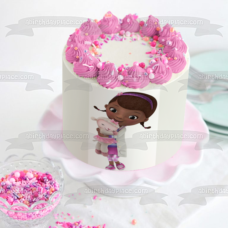 Imagen comestible para decoración de tarta de Doc McStuffins abrazando y Lambie ABPID03377