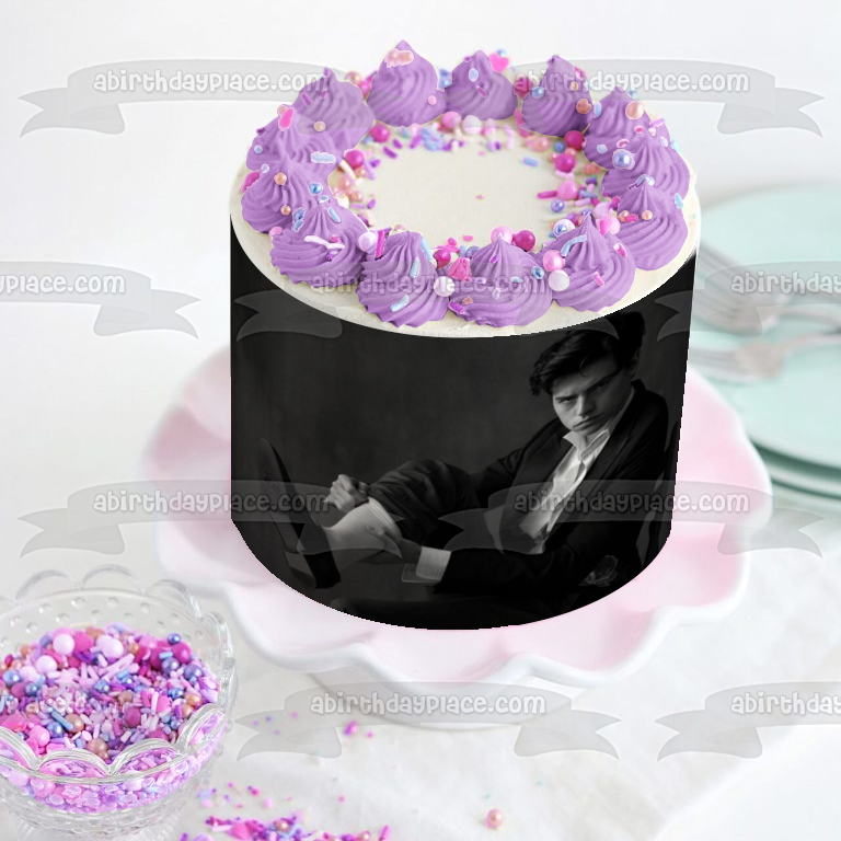 Imagen de decoración comestible para tarta en blanco y negro de Riverdale Cole Sprouse ABPID11313