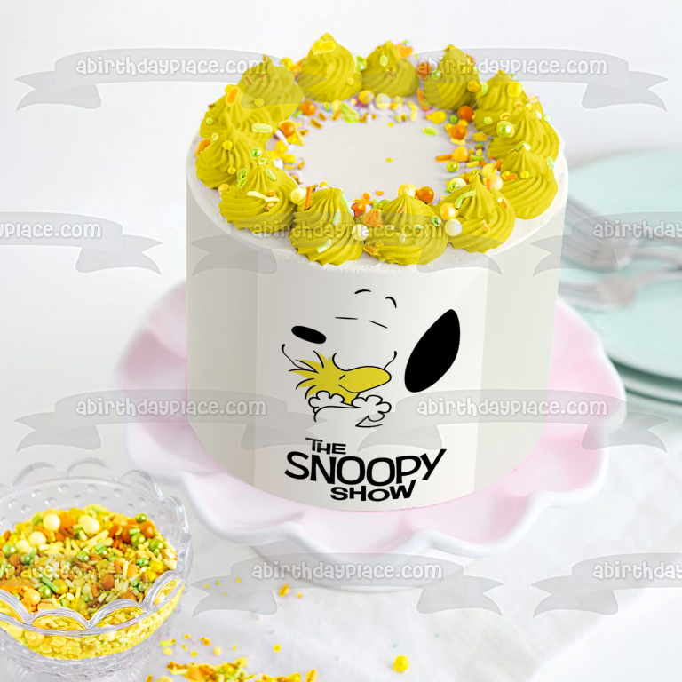 El show de Snoopy Snoopy y Woodstock abrazándose como adorno comestible para pastel Imagen ABPID53875