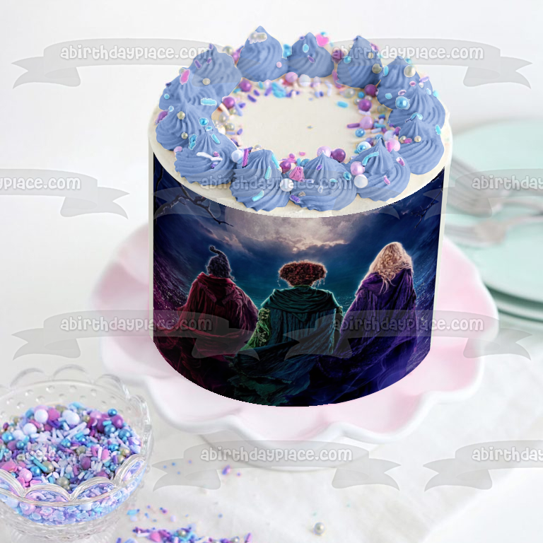 Hocus Pocus 2 las hermanas Sanderson Mary, Winifred y Sarah Moon mirando la imagen comestible para decoración de tarta ABPID56604