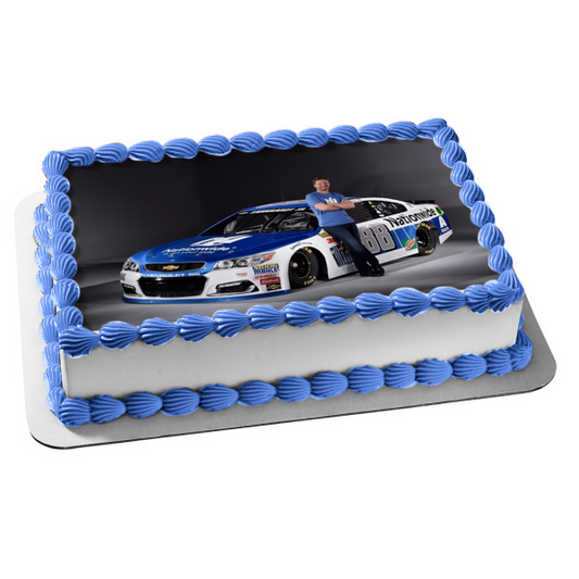 Nascar Dale Jr. De pie junto al coche de carreras Imagen comestible para tarta ABPID01357 