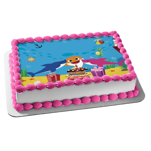 Bebé tiburón feliz cumpleaños mamá tiburón papá tiburón presenta pastel de cumpleaños pelota de playa adorno comestible para pastel imagen ABPID49837 