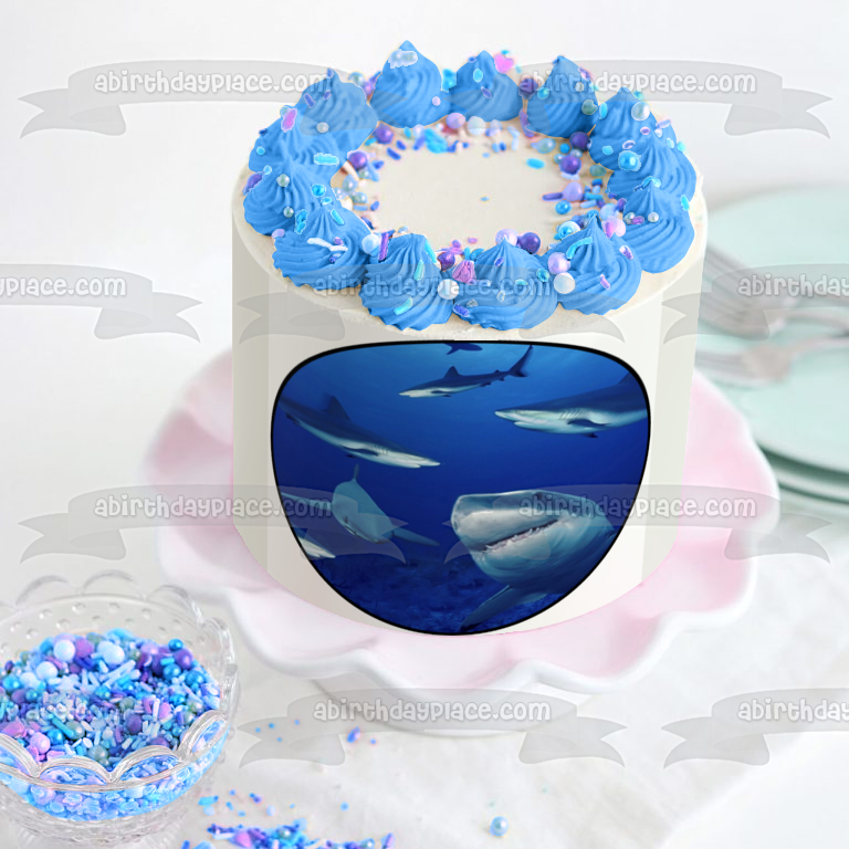 Decoración comestible para tarta con tiburones nadando en el agua Imagen ABPID27740 