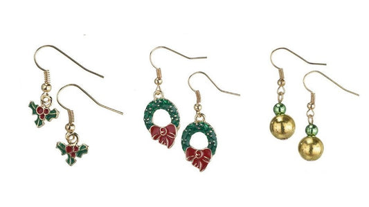 Pendientes surtidos de acebo, coronas y bolas de oro